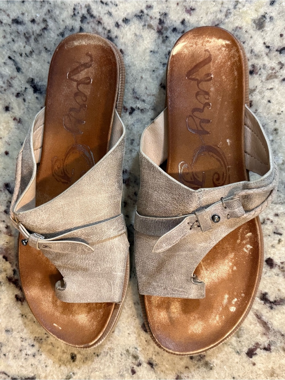 Very G Taupe Distressed Faux Leather Thong Slide Sandals Size 8.5